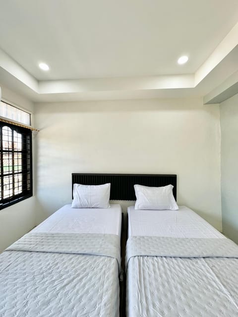 Ghaza Guest House Bed and Breakfast in Padang