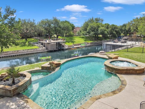 Waterfront House on Lake LBJ Cove and Concierge Services House in Kingsland