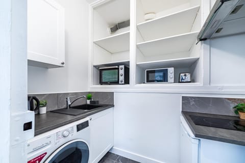 Kitchen or kitchenette, oven, toaster, washing machine, dryer