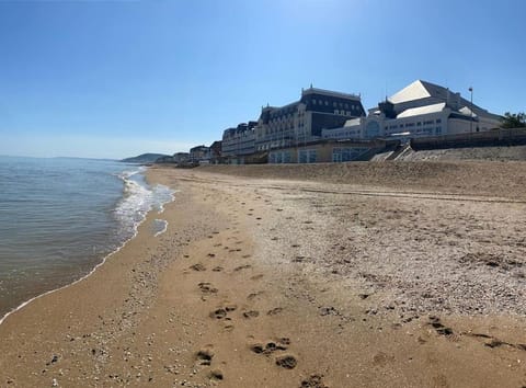 Appartement spacieux avec grande terrasse Apartment in Cabourg