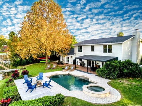 Hot Tub, Swimming pool