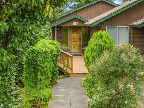 Cascadia Lounge 3bd with Sauna Central Olympia House in Olympia