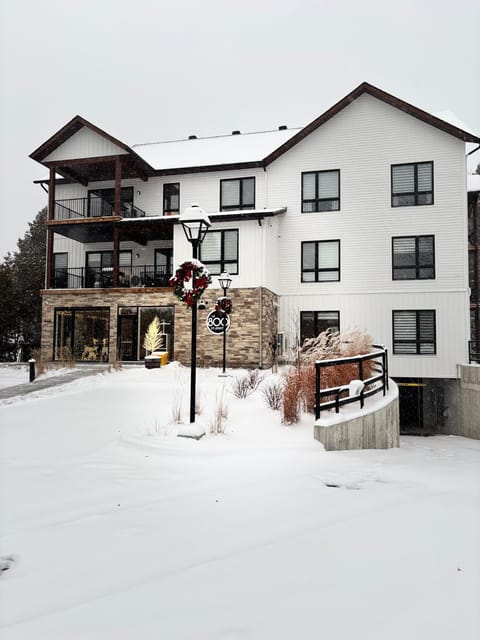 Property building, Facade/entrance, Winter