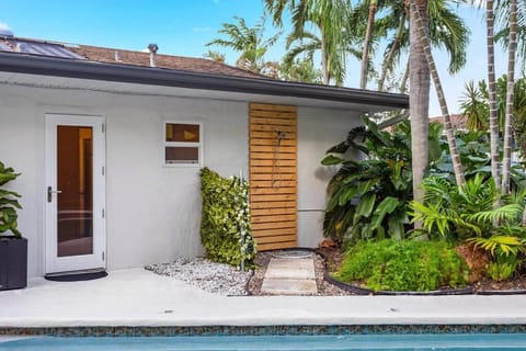 Oasis Under The Banyan I Tropical Pool & Arcade Villa in Oakland Park