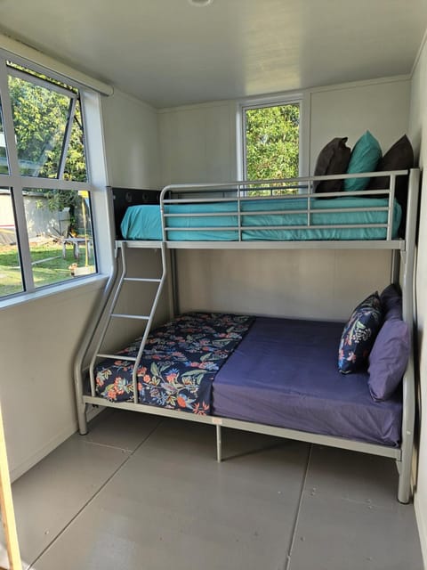 Bedroom, bunk bed