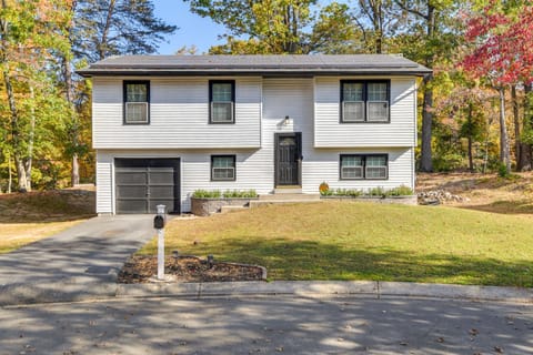 Near Top Attractions Deck Dining at Severn Home! House in Prince Georges County