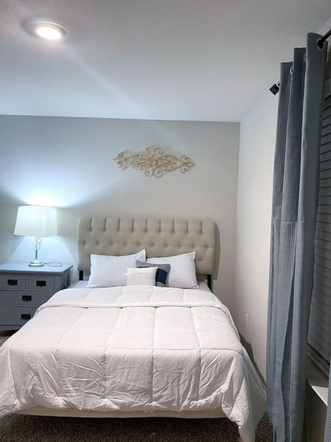 443 beautiful decor with sleeps 8 Maison in Anna