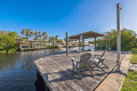 456) Stunning Canal-Front Home with Heated Pool House in Bradenton