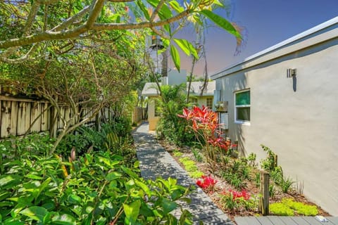 Ventur Escapade - Heated Pool, Private Guest House House in Wilton Manors