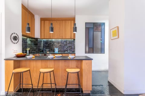 Kitchen or kitchenette, Dining area, stove