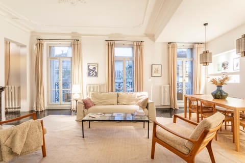 Living room, Seating area