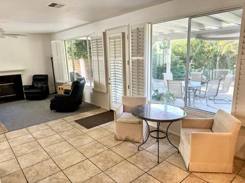 Entire Fully Furnished Home in Camarillo California. 10 Mins from the beach Casa in Camarillo