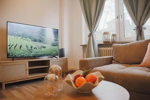 Communal lounge/ TV room, TV and multimedia, Living room, Seating area, Evening entertainment