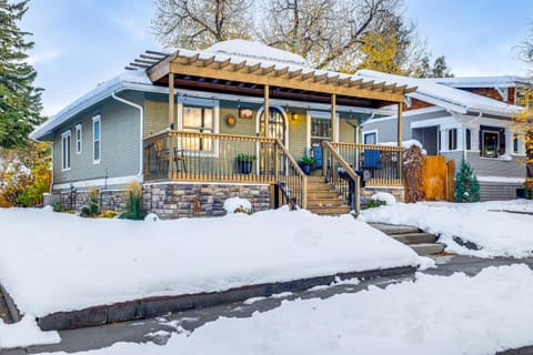 1 Mi to Dtwn Casper Homey Getaway with Yard! Haus in Casper