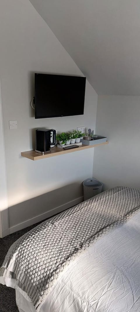 Bed, TV and multimedia, Coffee/tea facilities