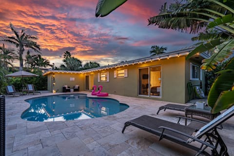 Heated Saltwater Pool Avail! Walk To Beach! House in Riviera Beach