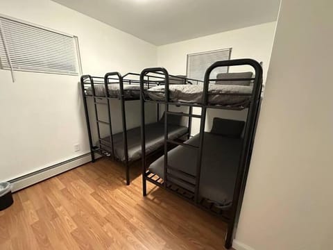 Cozy Family Getaway - NYC & NWK with free parking Apartamento in Bayonne