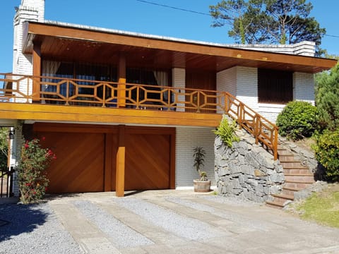 Casa con piscina en Piriápolis House in Piriápolis