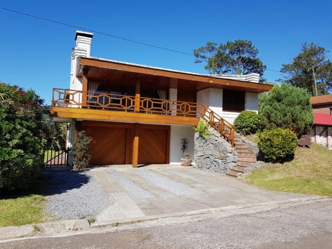 Casa con piscina en Piriápolis House in Piriápolis