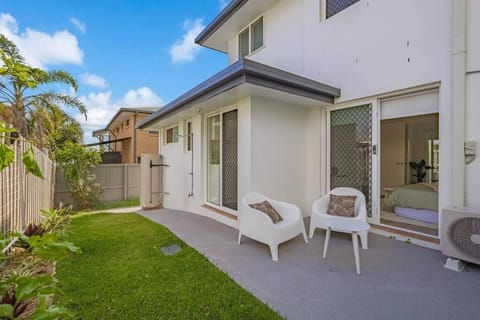 Property building, Spring, Day, Garden, Garden view