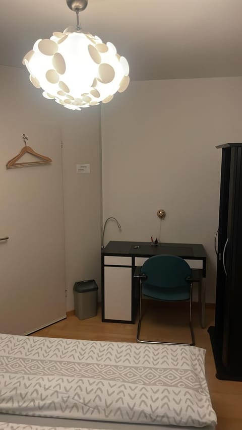 Gemütlicher Zimmer mit privater Dusche WC Vacation rental in City of Bern