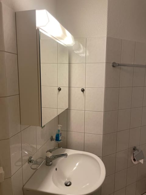 Gemütlicher Zimmer mit privater Dusche WC Vacation rental in City of Bern