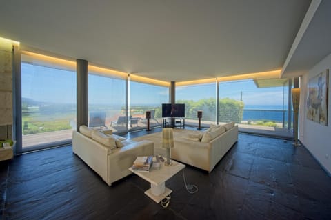 Natural landscape, TV and multimedia, Living room, Seating area, Sea view