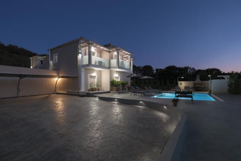 Night, Pool view