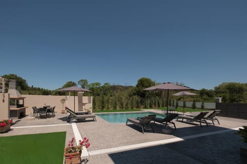 Day, Swimming pool