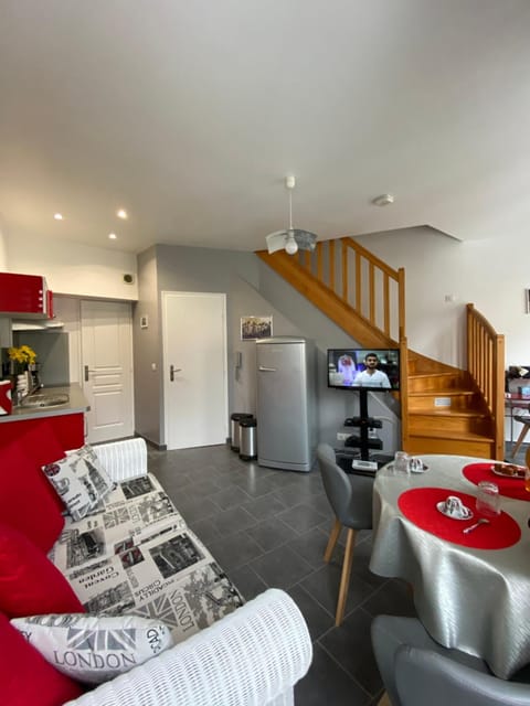 Kitchen or kitchenette, Seating area