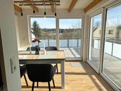 Day, View (from property/room), Balcony/Terrace, Dining area, Lake view