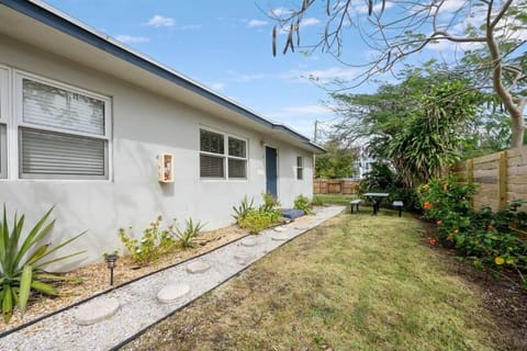 2BR on Swinton - 1 Mile to Beach, 1 Block to Ave Appartement in Delray Beach