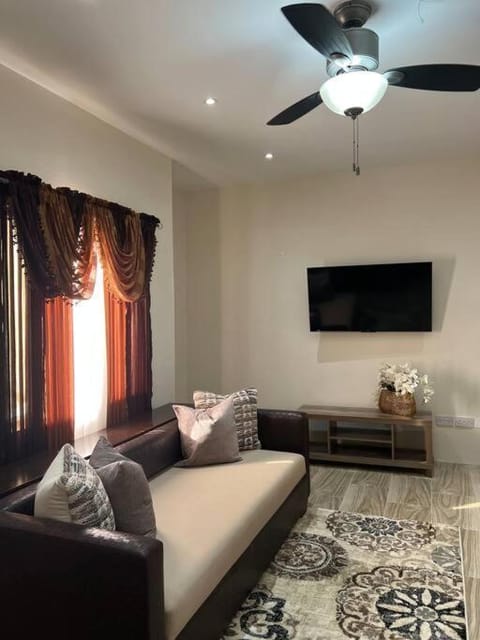 TV and multimedia, Living room, Seating area, Evening entertainment