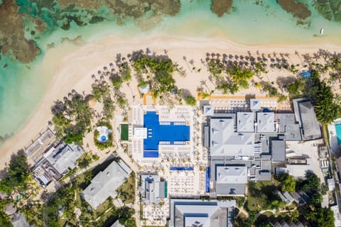 Property building, Restaurant/places to eat, Day, Natural landscape, Bird's eye view, View (from property/room), Beach, Beach, City view, Landmark view, Pool view, Sea view, Swimming pool, Inner courtyard view