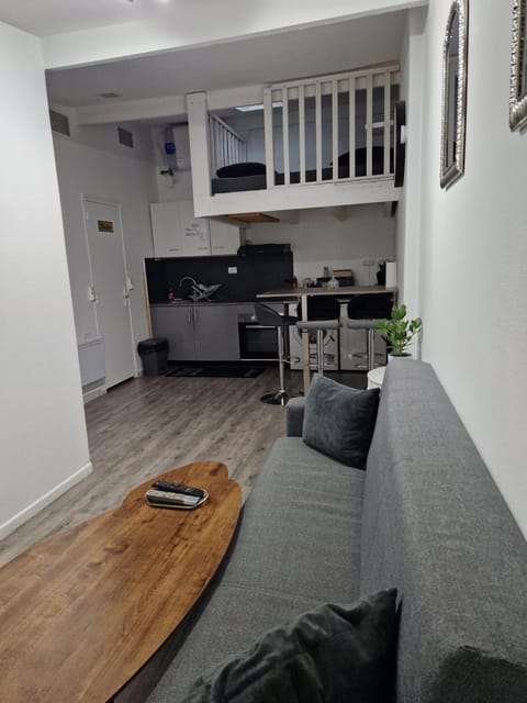 Appartement cosy proche gare de Drancy Apartment in Drancy