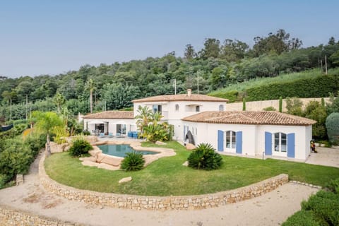 Magnificent house with swimming pool and sea view 15 minutes from Cannes House in Mandelieu-La Napoule