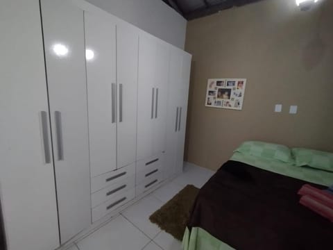 Quarto Triplo 700m praia 10 minutos aeroporto Salvador Vacation rental in Lauro de Freitas