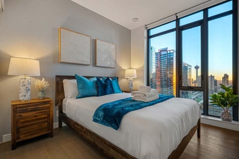 Nearby landmark, Bed, Photo of the whole room, Bedroom, City view, City view, Landmark view, Landmark view, heating, heating, towels, air conditioner, air conditioner