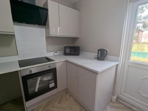 TWO BED - Newcastle - Ovington Apartment in Newcastle upon Tyne