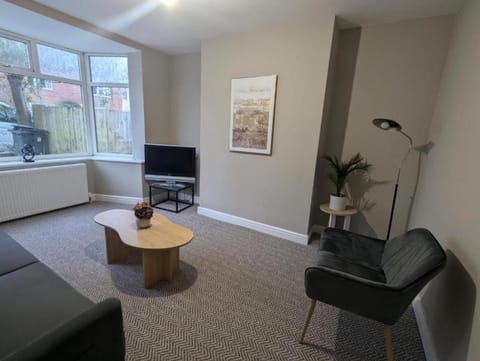 TWO BED - Newcastle - Ovington Apartment in Newcastle upon Tyne