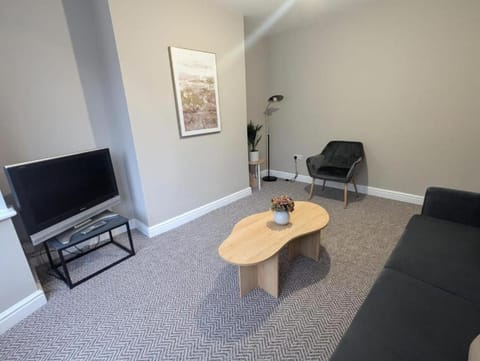 TWO BED - Newcastle - Ovington Apartment in Newcastle upon Tyne