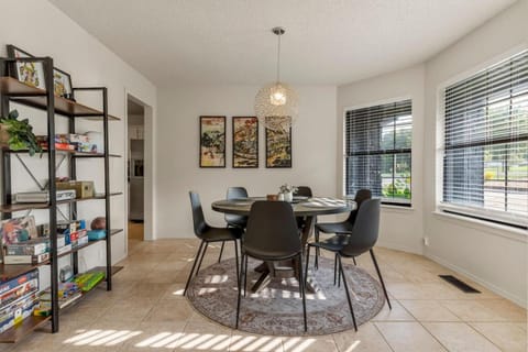 Game Room, Dining area