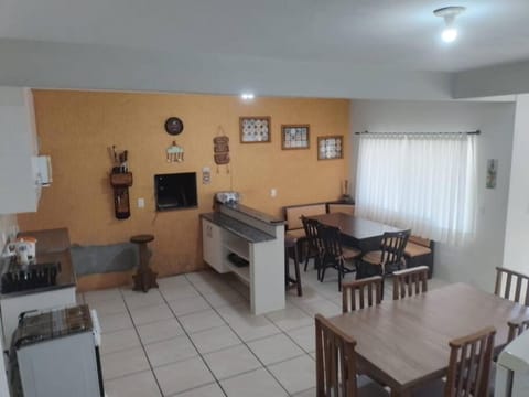 Kitchen or kitchenette, Dining area, oven, pet friendly, stove