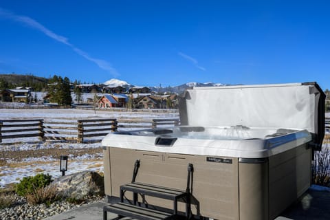 Day, Natural landscape, Hot Tub, Mountain view