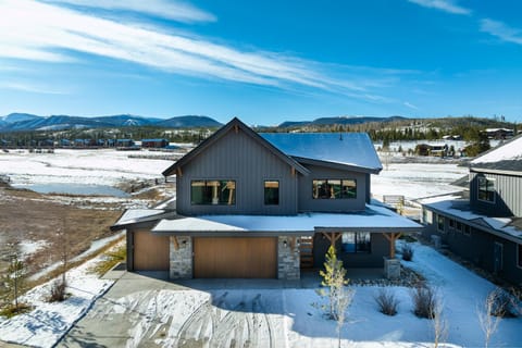 Property building, Day, Natural landscape, Mountain view