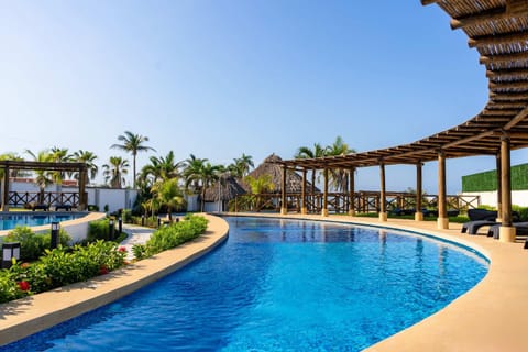 Day, Pool view, Swimming pool, sunbed