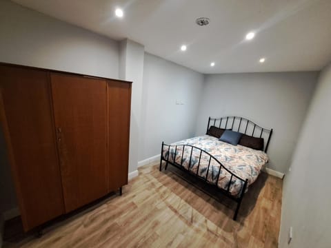 Cosy and spacious room with King Size bed Vacation rental in Nottingham