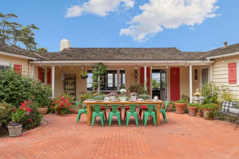 Patio, Garden, Dining area, Garden view