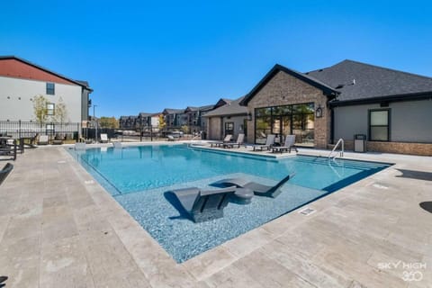 Modernapt Heatedpool Firepit Central Amp Biketrail Apartment in Rogers