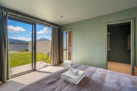 Mountain Serenity Retreat House in Wanaka